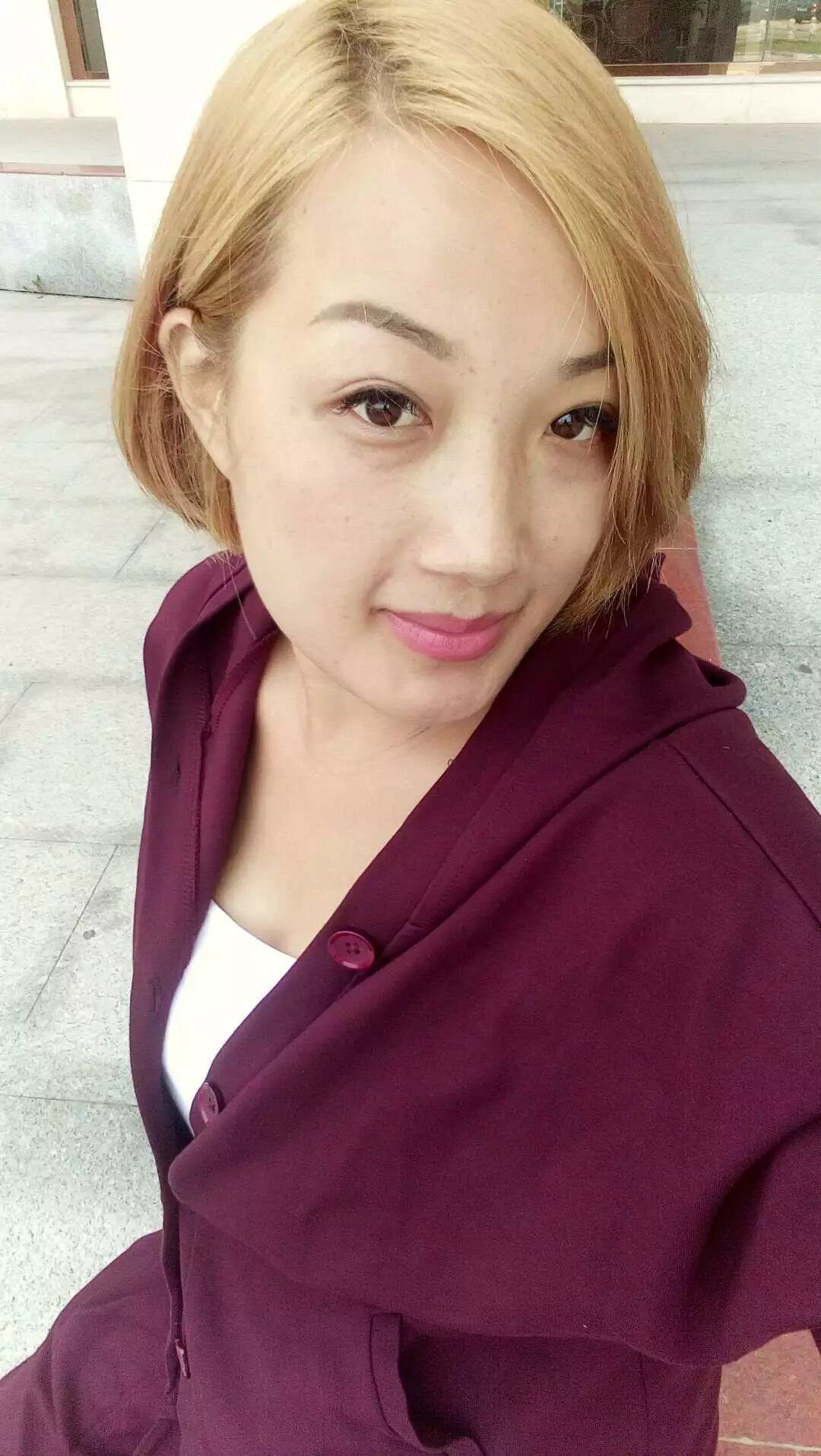 山东单身白领女孩，适合的男士加我。 第1张