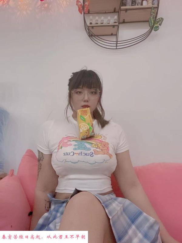 大胸尤物 第3张