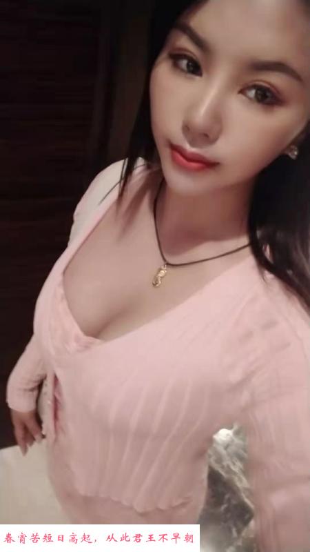 颜值挺高的翘臀丽姐 第1张