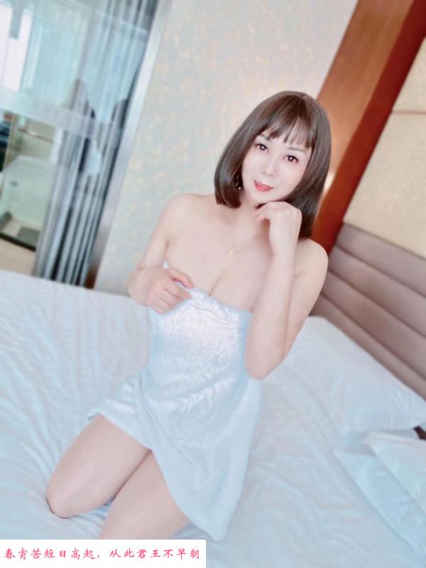 蓝色睡衣大葡萄奶胸 第2张