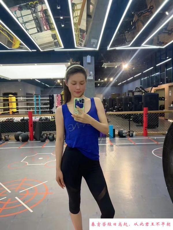 健身苗条妹子 第2张