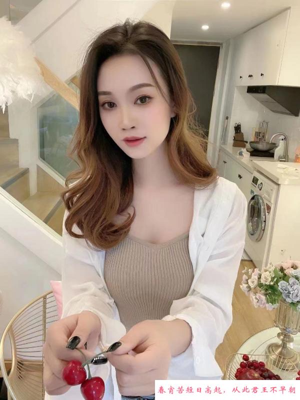 身材曼妙的御姐 第2张
