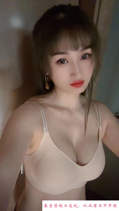 刚下飞机的奶霸 第1张