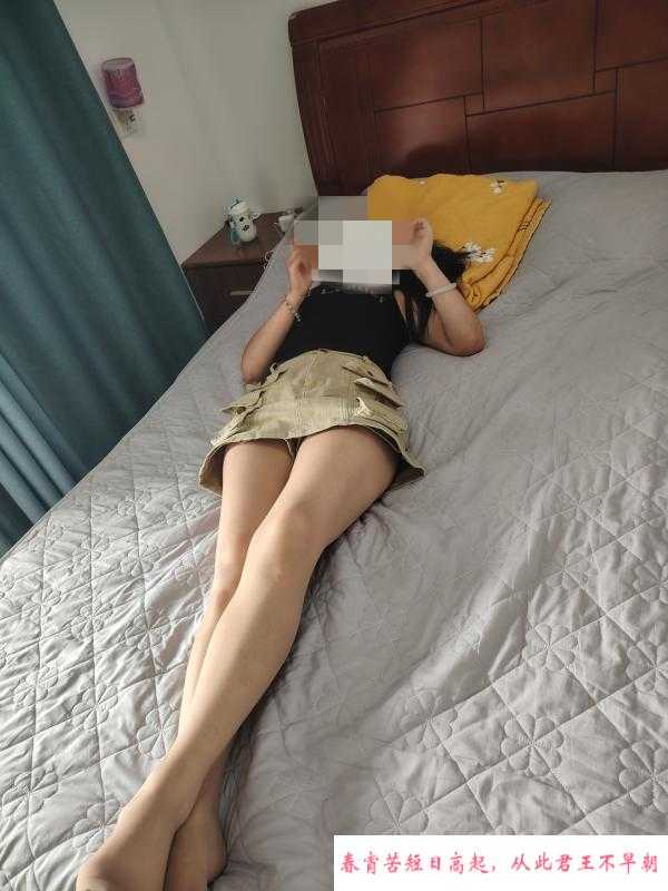 岛内丝袜少妇 第1张