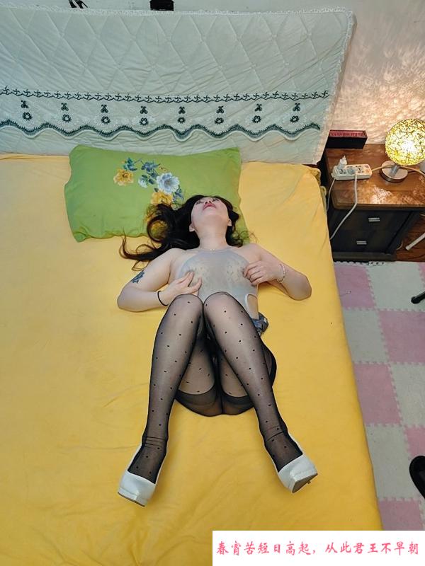 彩霞街风骚熟女 第2张