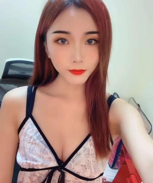极品妹子胸大逼紧水多哦！！！！！ 第1张