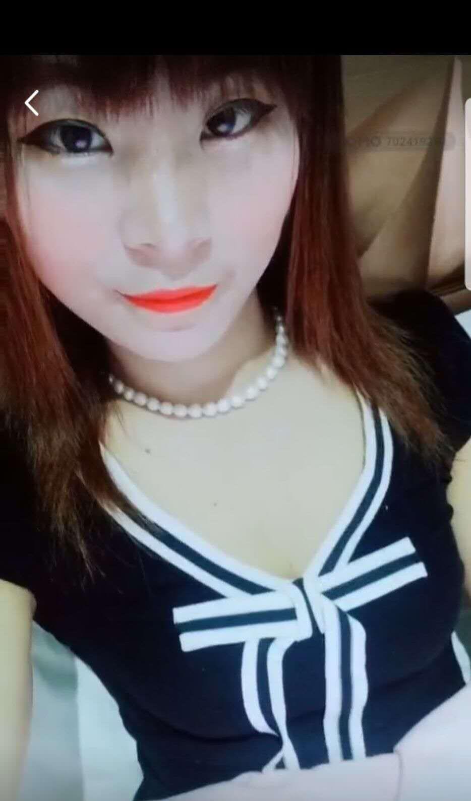身材娇小的姑娘，可以车震的哦 第1张
