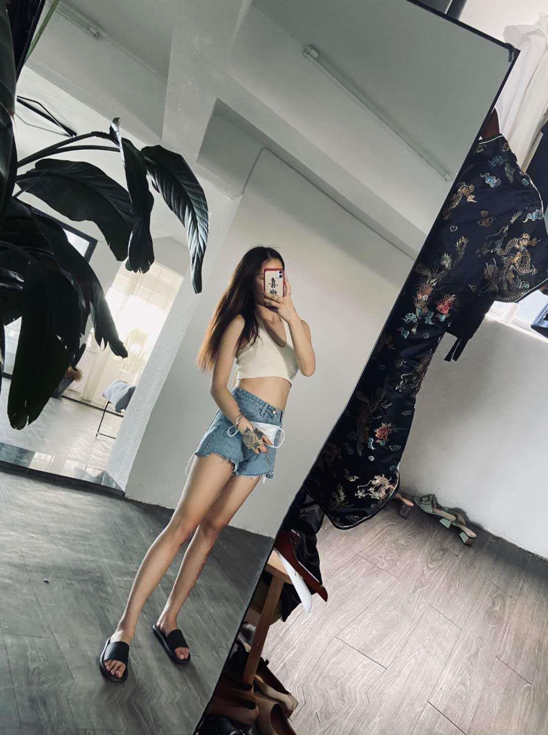 2020/10/23刚下海的大长腿 第1张
