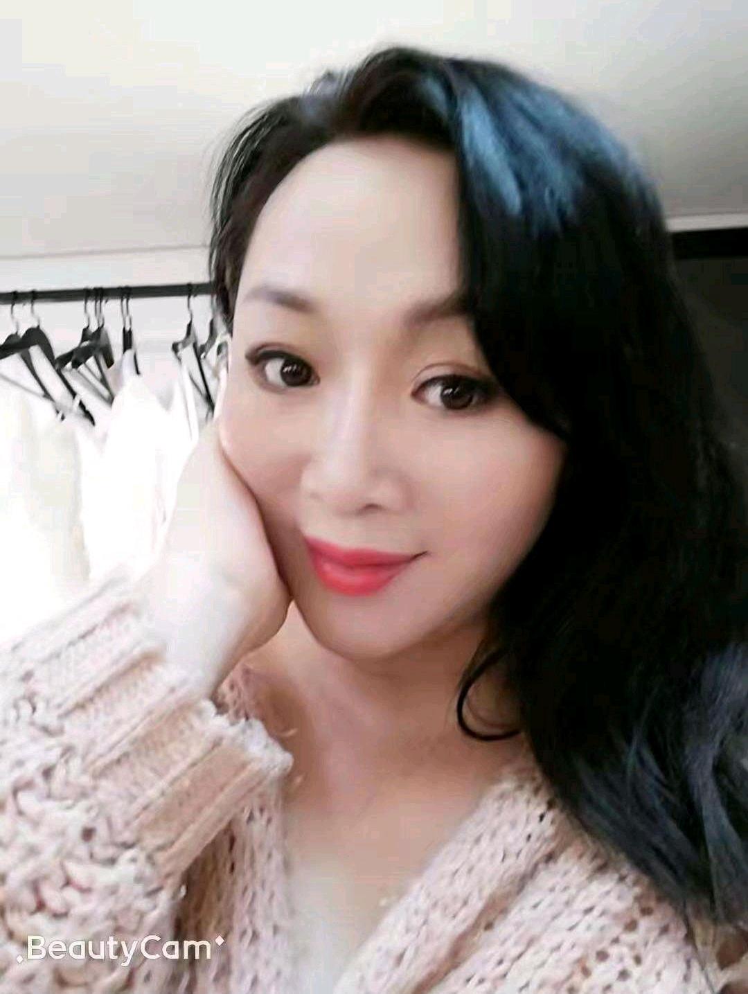 青羊区西大街的白虎妹子 第1张