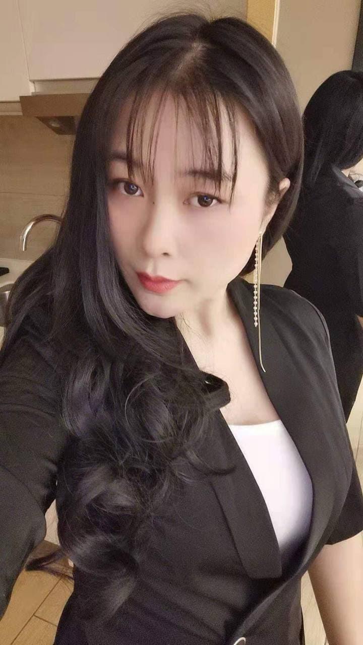 静安制服大屁股妹子 第1张