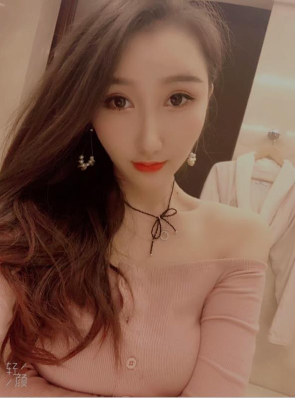 性感乖巧的大美女 第1张