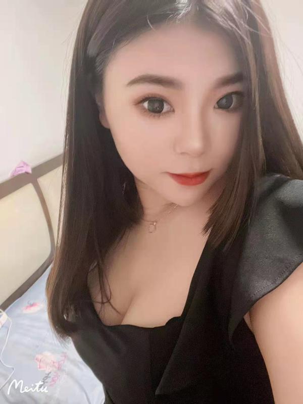 雪白肉感少妇 第1张
