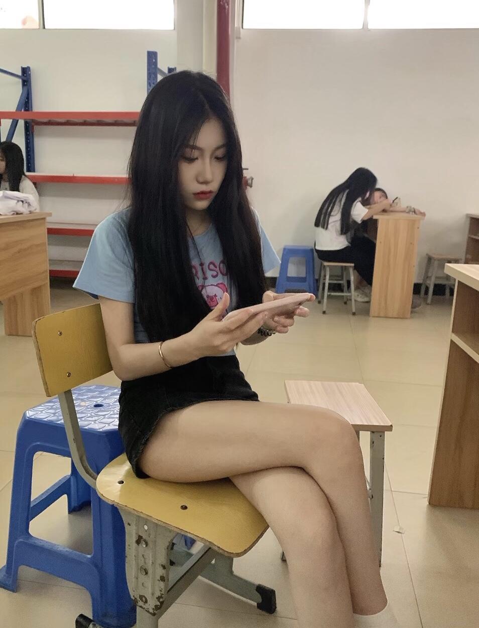 河西区年龄小却性感妖娆的学生妹，一对大白兔感觉太好了 第1张