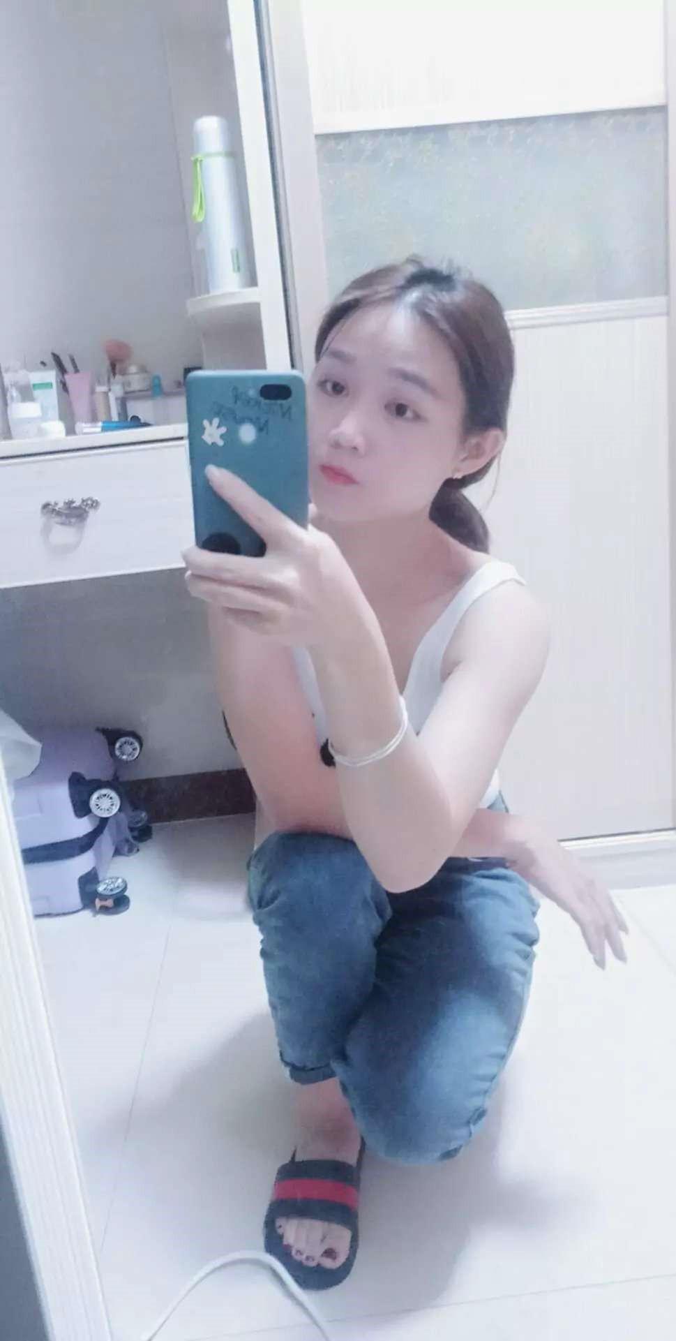 来昆明旅游上的一个清纯兼职小妹妹 第2张
