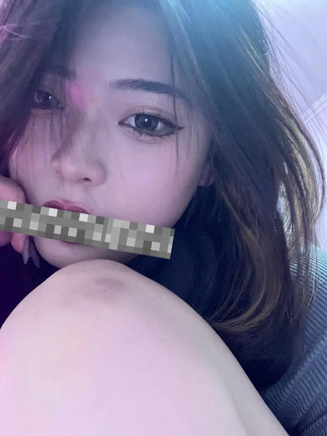验证个骚妹,身材配丝袜,值得一战 第3张