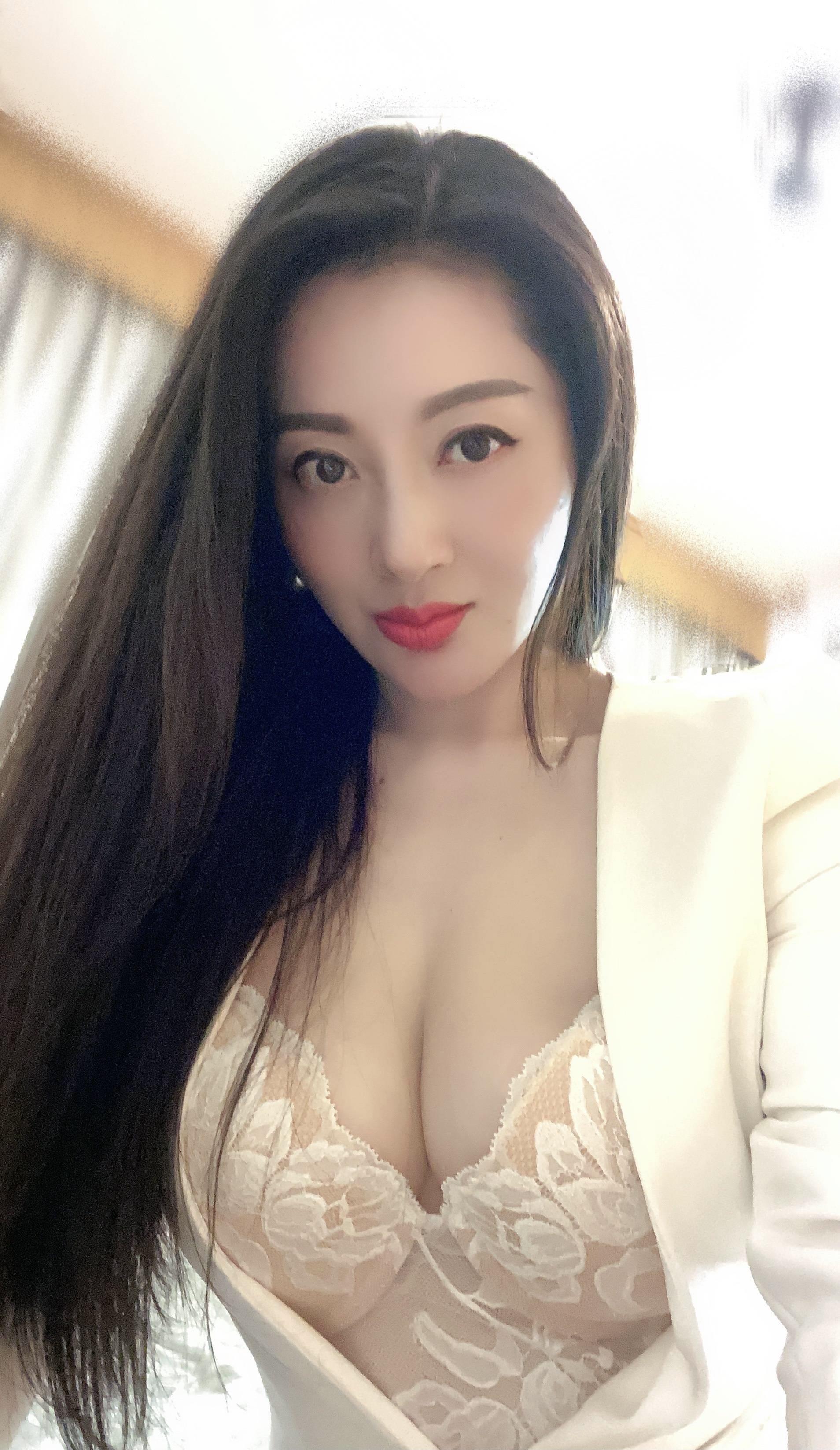 徐汇区风骚大胸少妇，观音坐莲把我爽翻了天 第1张