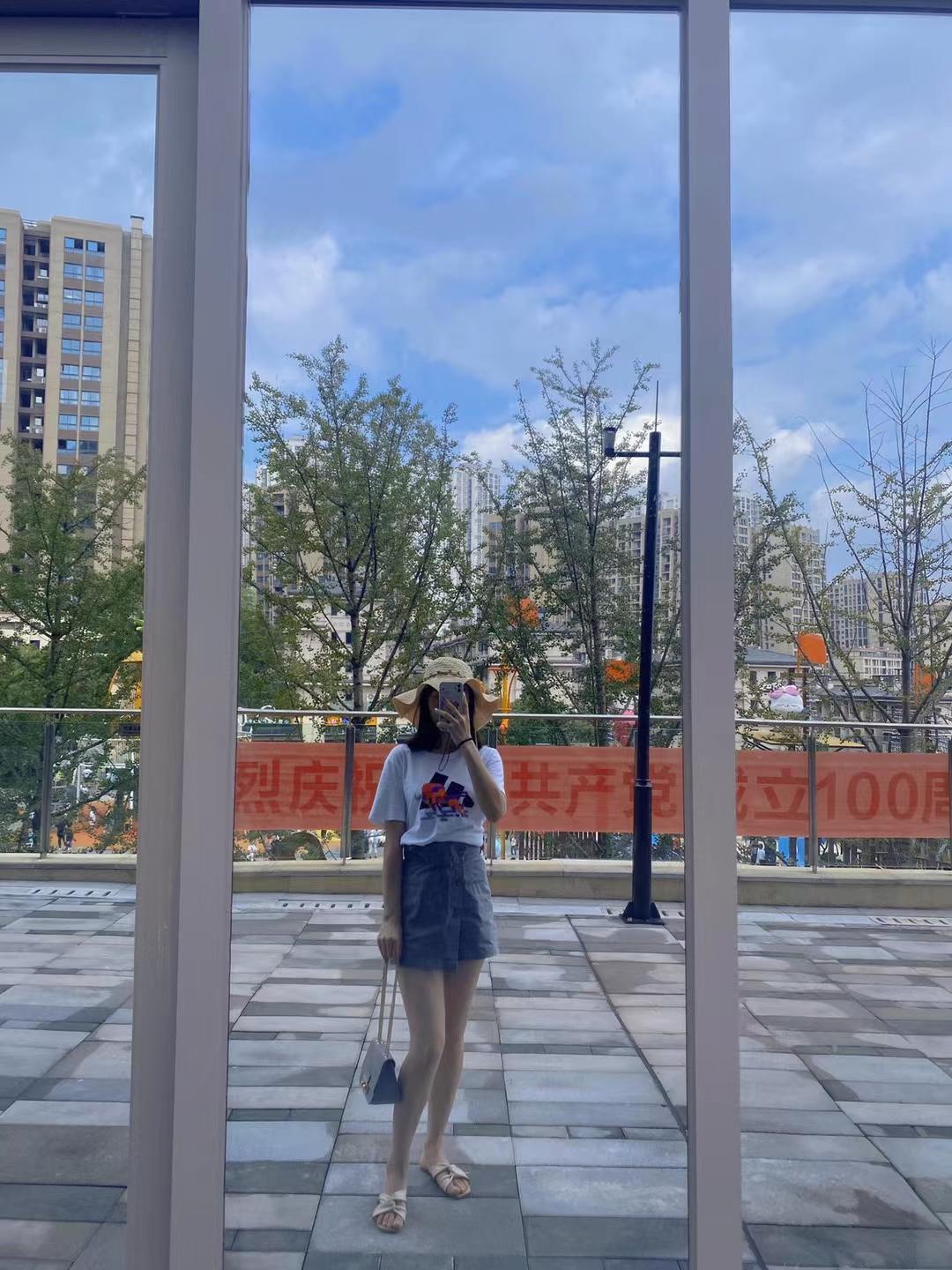 对外经贸大学附近小妖精，三点粉嫩深喉一波流 第1张