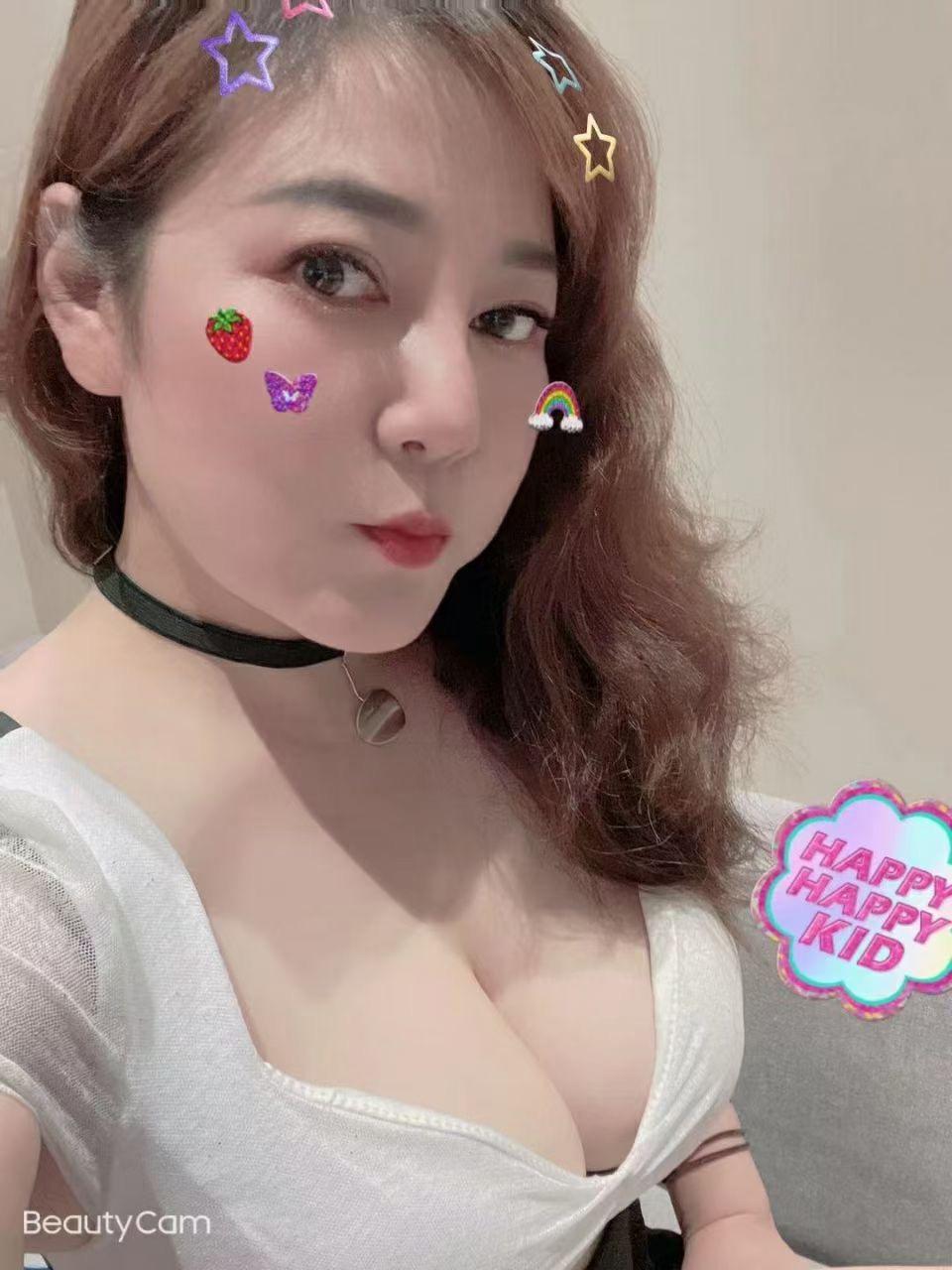服务系的大胸丰满少妇,水是真的多~ 第1张