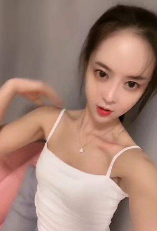 正宗的19岁女孩，全身上下都让啃了 第1张